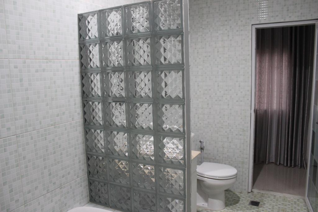 Rene Hotel Yogyakarta Rum bild